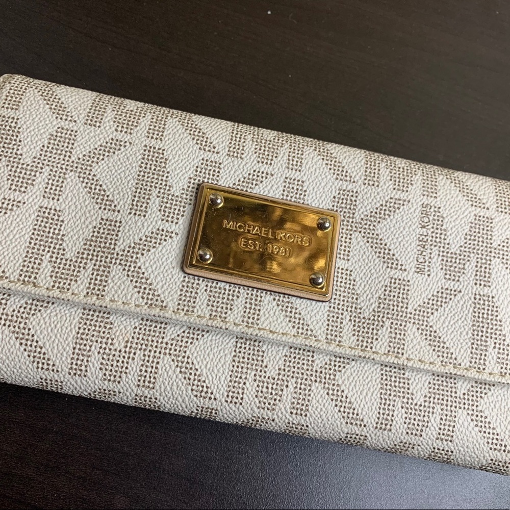 Michael Kors White Logo Jet Set Wallet